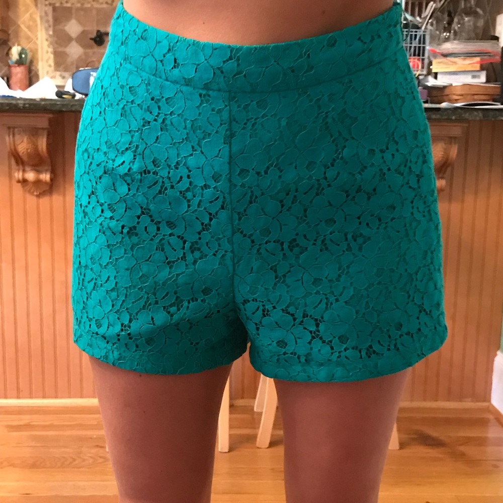 Bisou Bisou lace shorts